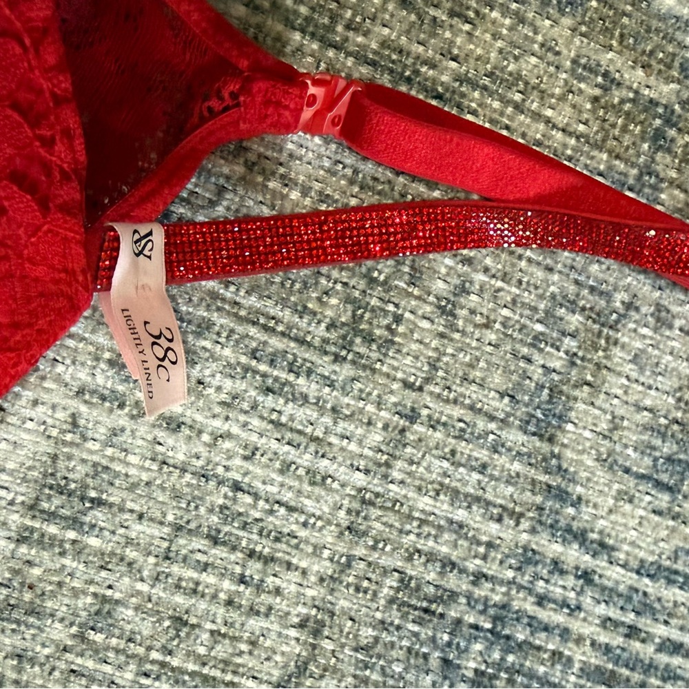 Victoria's Secret Scarlet Lace Push-Up Bra - Picture 2 of 5